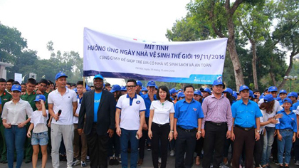 More than 3,000 students and representatives of various agencies and international organisations joined a race to call for hygienic toilets for children. 