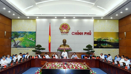 The Prime Minister speaks during a monthly cabinet meeting at the Government’s headquarters in Hanoi. (Photo: www.chinhphu.vn))