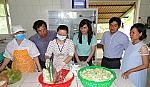 Kiểm tra VSATTP bếp ăn tập thể tại KCN Tân Hương