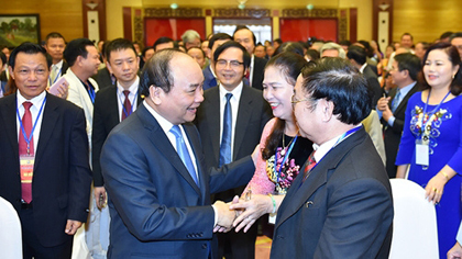 Prime Minister Nguyen Xuan Phuc and entrepreneurs attending the convention 