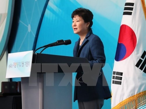 Tổng thống Park Geun-hye phát biểu tại một buổi lễ ở Busan. Ảnh: TTXVN