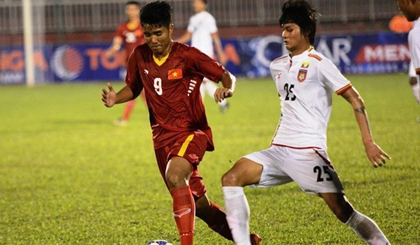 U21 Việt Nam (áo đỏ) chỉ cần hòa U21 Yokohama là đi tiếp.