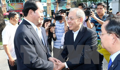 President Tran Dai Quang (L) meets with Catholic dignitaries and followers in Ho Chi Minh City (Source: VNA)