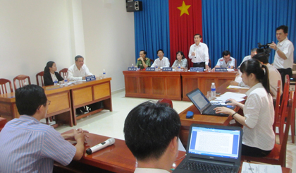Ông Lê Văn Hưởng, Chủ tịch UBND tỉnh kết luận các vụ việc.