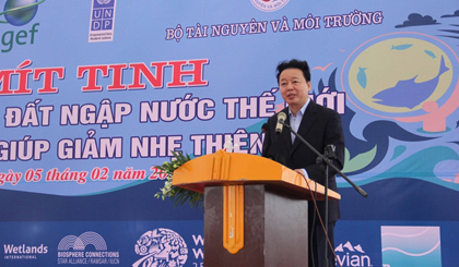 MoNRE Minister Tran Hong Ha speaks at the ceremony. (Photo: dantri.com.vn)