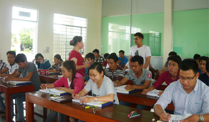 Lớp học tiếng Hàn của các lao động ứng tuyển đi làm việc tại Hàn Quốc ở Trung tâm Dịch vụ việc làm Tiền Giang.