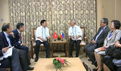 Deputy Prime Minister, Minister of Foreign Affairs Phạm Bình Minh meets with Philippine Secretary of Foreign Affairs Perfecto Yasay on the sidelines of the ongoing ASEAN Foreign Ministers’ Retreat. — Photo Courtesy of the Ministry of Foreign Affairs Viet Nam News