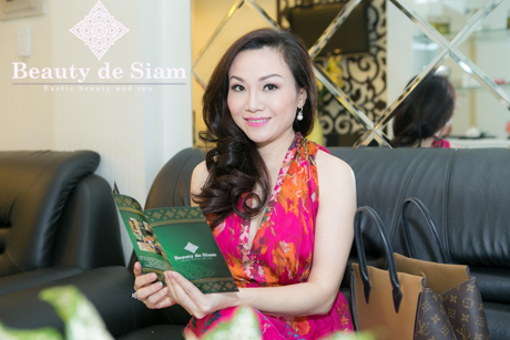 Ca sĩ Hoàng Châu.