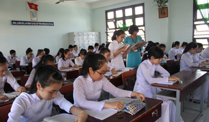 Các trường THPT đang tập trung giảng dạy môn Giáo dục công dân cho học sinh lớp 12. 