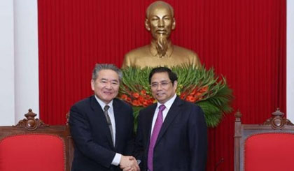 JCP Vice Chairman and Director of the JCP’s International Department Ogata Yasuo and Head of the CPV Central Committee’s Organisation Commission Pham Minh Chinh (photo: VNA)