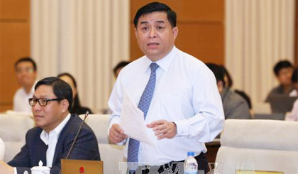 Bộ trưởng Bộ Kế hoạch và Đầu tư Nguyễn Chí Dũng phát biểu tại phiên họp. Ảnh: TTXVN