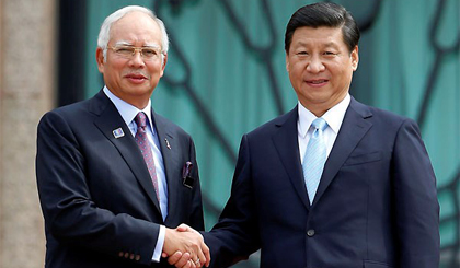 Thủ tướng Malaysia Najib Razak (trái) và Chủ tịch Trung Quốc Tập Cận Bình. (Nguồn: asiancorrespondent.com)