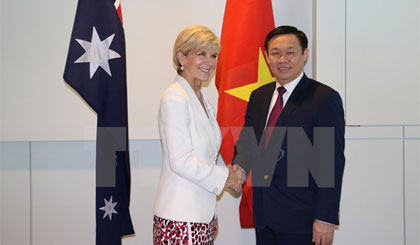 Phó Thủ tướng Vương Đình Huệ gặp, làm việc với Bộ trưởng Ngoại giao Australia Julie Bishop. Ảnh: Khánh Linh/TTXVN