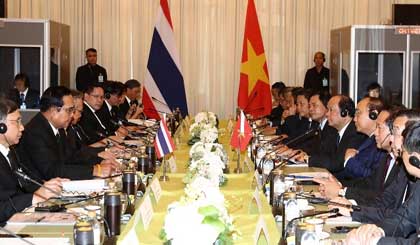 PM Nguyen Xuan Phuc and his Thai counterpart Prayuth Chan-ocha hold talks in Bangkok on August 17. (Credit: VGP)