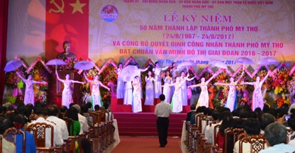 Văn nghệ chào mừng