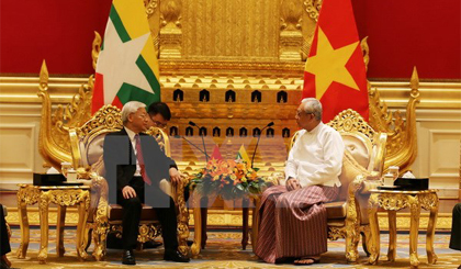 Tổng Bí thư Nguyễn Phú Trọng gặp thân mật Tổng thống Myanmar Htin Kyaw. Ảnh: Trí Dũng/TTXVN