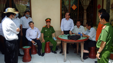 Cuộc họp khẩn dưới sự chủ trì của ông Trần Thanh Đức để bàn phương án dập lửa, cũng như khắc phục ô nhiễm môi trường.