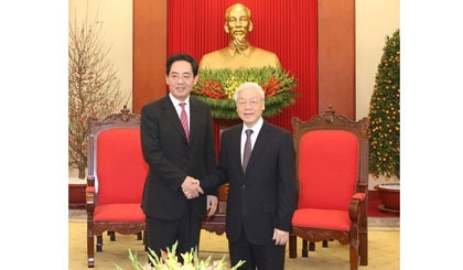 General Secretary Nguyen Phu Trong (right) and outgoing Chinese Ambassador to Vietnam Hong Xiaoyong. (Photo: VOV)