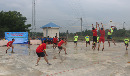 ĐV-TN tỉnh Tiền Giang tham gia giao lưu bóng chuyền với  Xã đoàn Long Thuận, huyện Bến Cầu, tỉnh  Tây Ninh.