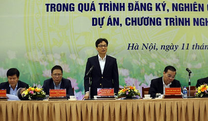 Deputy PM Vu Duc Dam speaking at the dialogue. (Photo: VGP)