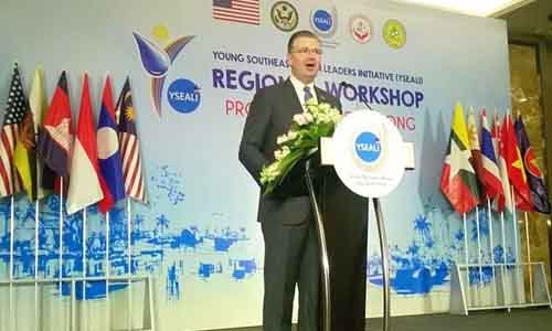 Ambassador Daniel J. Kritenbrink addresses the workshop on protection of the Mekong Delta environment in Can Tho City on June 5