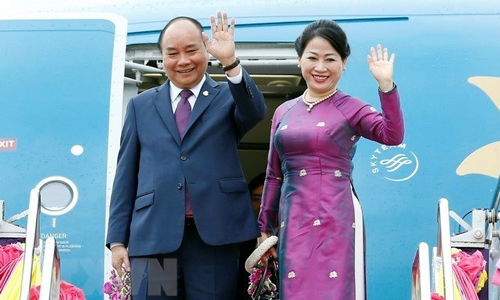  Prime Minister Nguyen Xuan Phuc and his spouse (Photo: VNA)