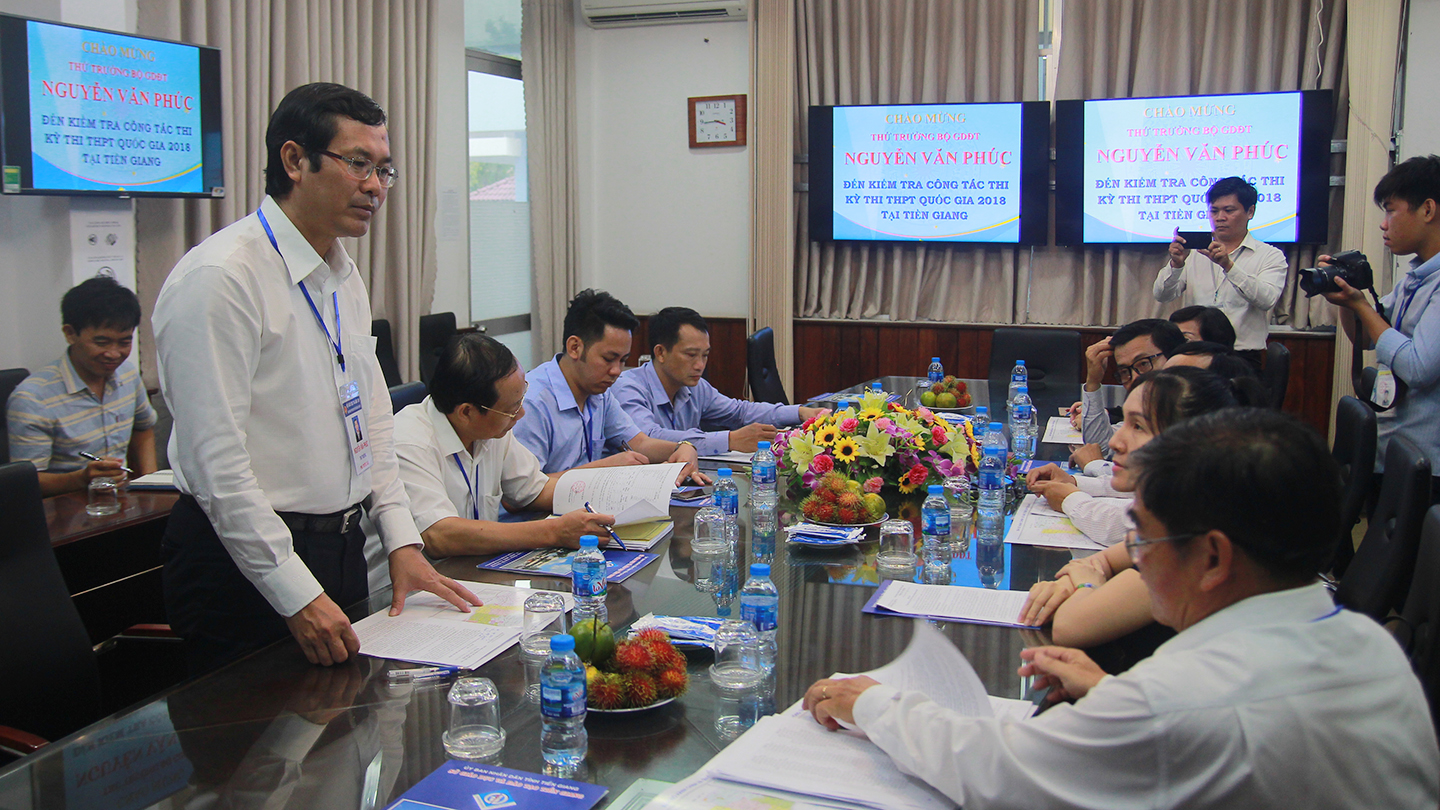 Thứ trưởng Bộ Giáo dục và Đào Tạo Nguyễn Văn Phúc làm việc với Hội đồng thi tỉnh Tiền Giang.