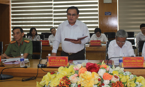 Phó Bí thư Thường trực Tỉnh ủy Võ Văn Bình phát biểu tại buổi làm việc.