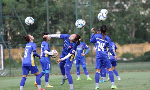 Players of national women football team prepares for Asiad 2018. (Photo: VFF)