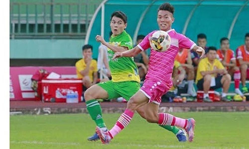 Saigon FC (in pink) beat XSKT Can Tho in a crunch match in the race to escape relegation. (Photo: bongdaplus.vn)