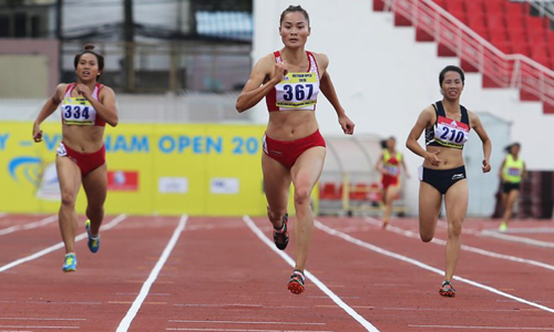 Quach Thi Lan finished first at the women’s 400m run with 52.85 seconds (Source: http://thethaohcm.vn)