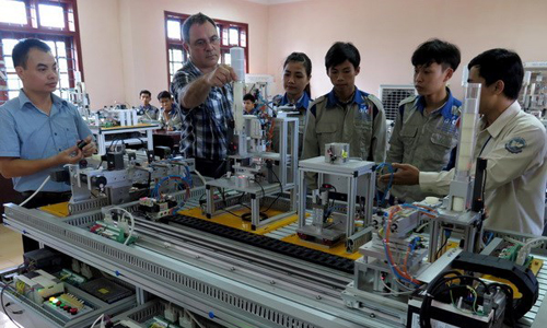 An industrial electricity class of a vocational school (Photo: VNA)