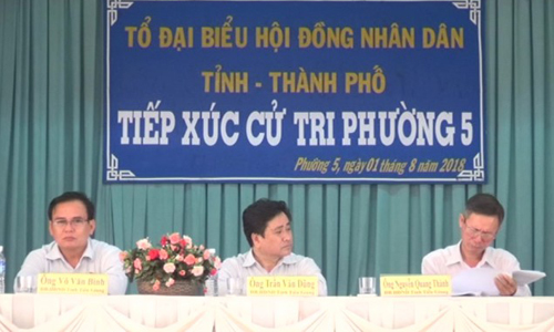 Delegates at the meeting voters. Photo: thtg.vn