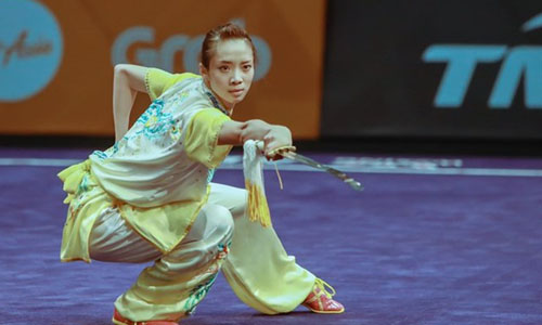 Vietnam's defending champion of wushu in Asiad 2014 Duong Thuy Vy will compete in jianshu (sword) and qiangshu (spear) events in ASIAD 2018. (Photo: news.zing.vn)