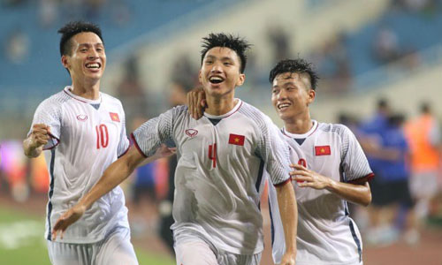 Defender Doan Van Hau celebrates after scoring the winning goal against Oman 1-0 last night in the Vinaphone Cup 2018. (Photo: 24h.com.vn)V