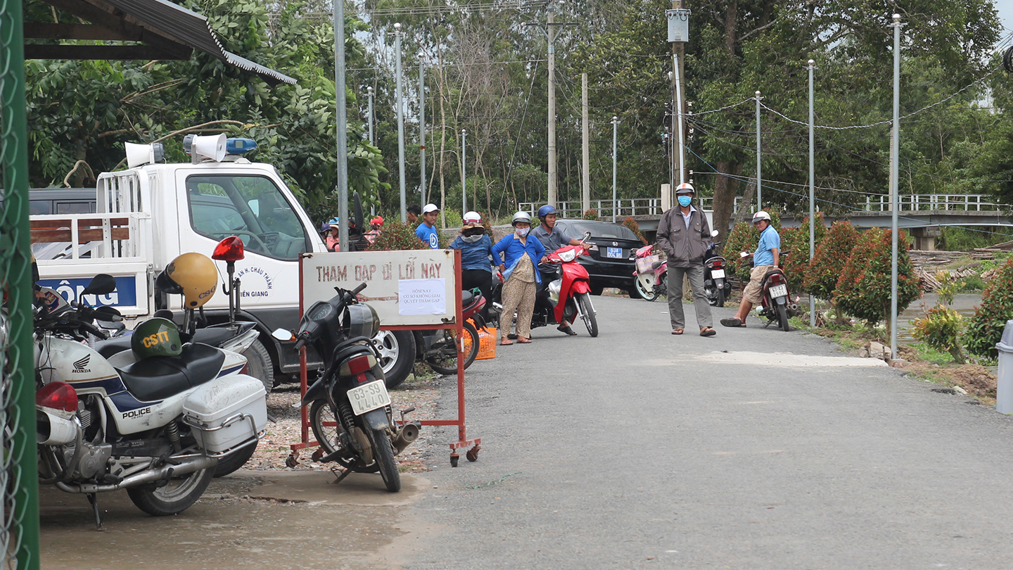 Tạm dừng cho người nha vào thăm nuôi trong ngày hôm nay (11-8)