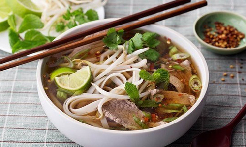 ABO/VNA - Vietnamese pho has been named the world’s 20th best food experience by world travel guide book publisher the Lonely Planet.