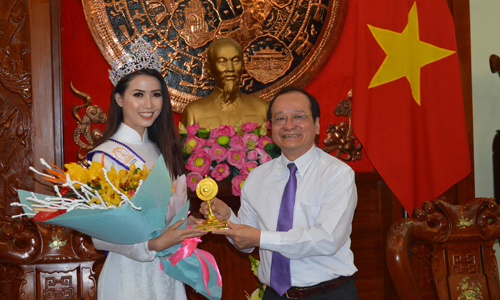 Deputy Chairman of the provincial People's Committee Tran Thanh Duc speak at the launching ceremony. Photo: thtg.vn