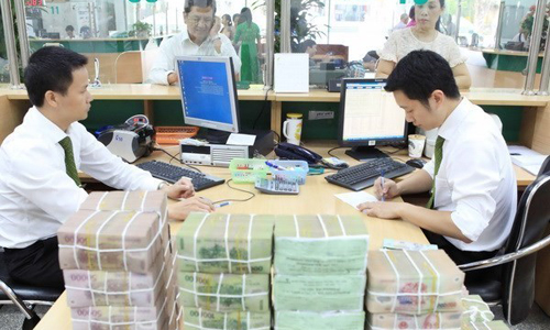  Total budget collection in the January-August period was estimated at 871.8 trillion VND (37.3 billion USD). (Photo: VNA)