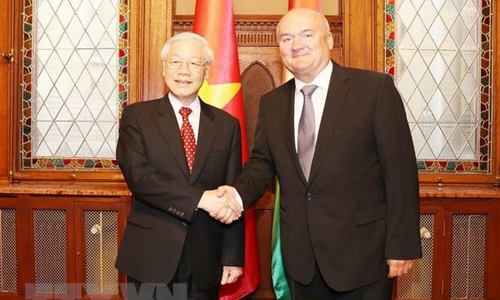 CPV General Secretary Nguyen Phu Trong (L) and Deputy Speaker of the National Assembly of Hungary Hende Csaba (Source: VNA)