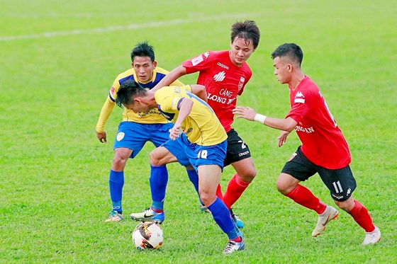 Nhiều khó khăn đang làm cho Đồng Tháp và Long An chưa tự tin để quay lại V-League. Ảnh: DƯƠNG THU