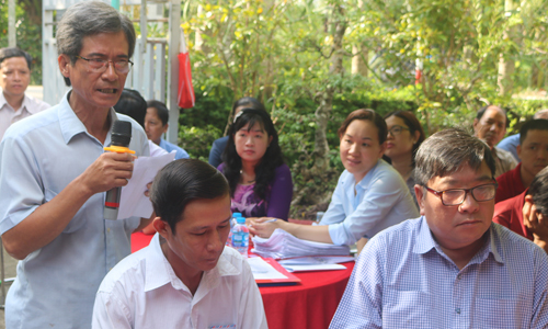 People in Vinh Kim commune expressed their opinions.