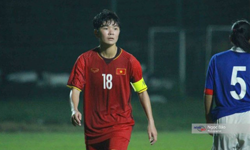 Team captain and forward Tuyet Ngan has an excellent performance in the match between Vietnam’s U19 women and Singapore (Photo: thethao247.vn)