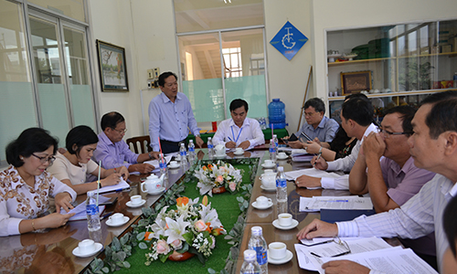 Head of the Legal Department of the People's Council Nguyen Van Hung addressed at the meeting with the Tien Giang Department of Industry and Trade. Photo: THU HOAI