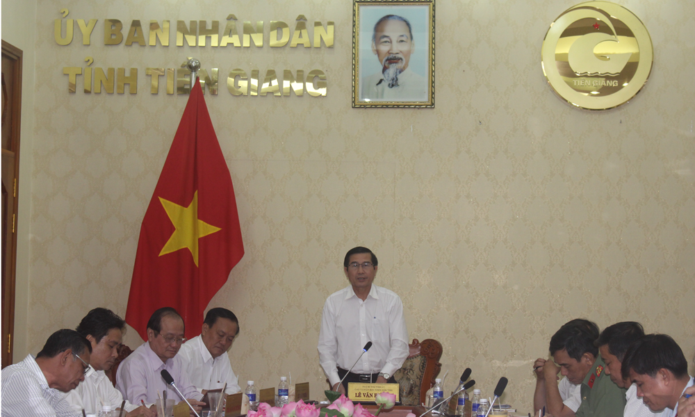 Chairman of the PPC Le Van Huong speaks at the meeting. Photo: MINH THANH