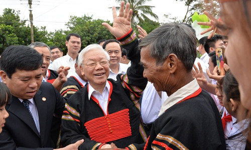 General Secretary and President Nguyen Phu Trong joins the great national solidarity festival in Dak Lak province. 