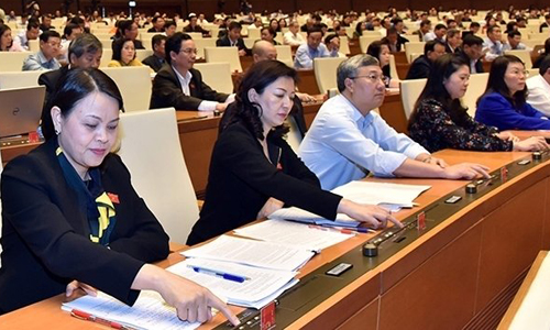 NA deputies press the button to vote for a resolution on the ratification of the CPTPP on November 12. 