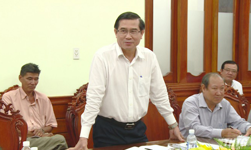 Chairman of the PPC Le Van Huong speaks at the meeting. Photo: thtg.vn