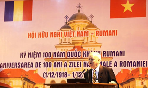 Romanian Ambassador to Vietnam Valeriu Arteni speaks at the event (Photo: dangcongsan.vn)