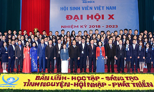 PM Nguyen Xuan Phuc and delegates at the congress (Photo: VGP)